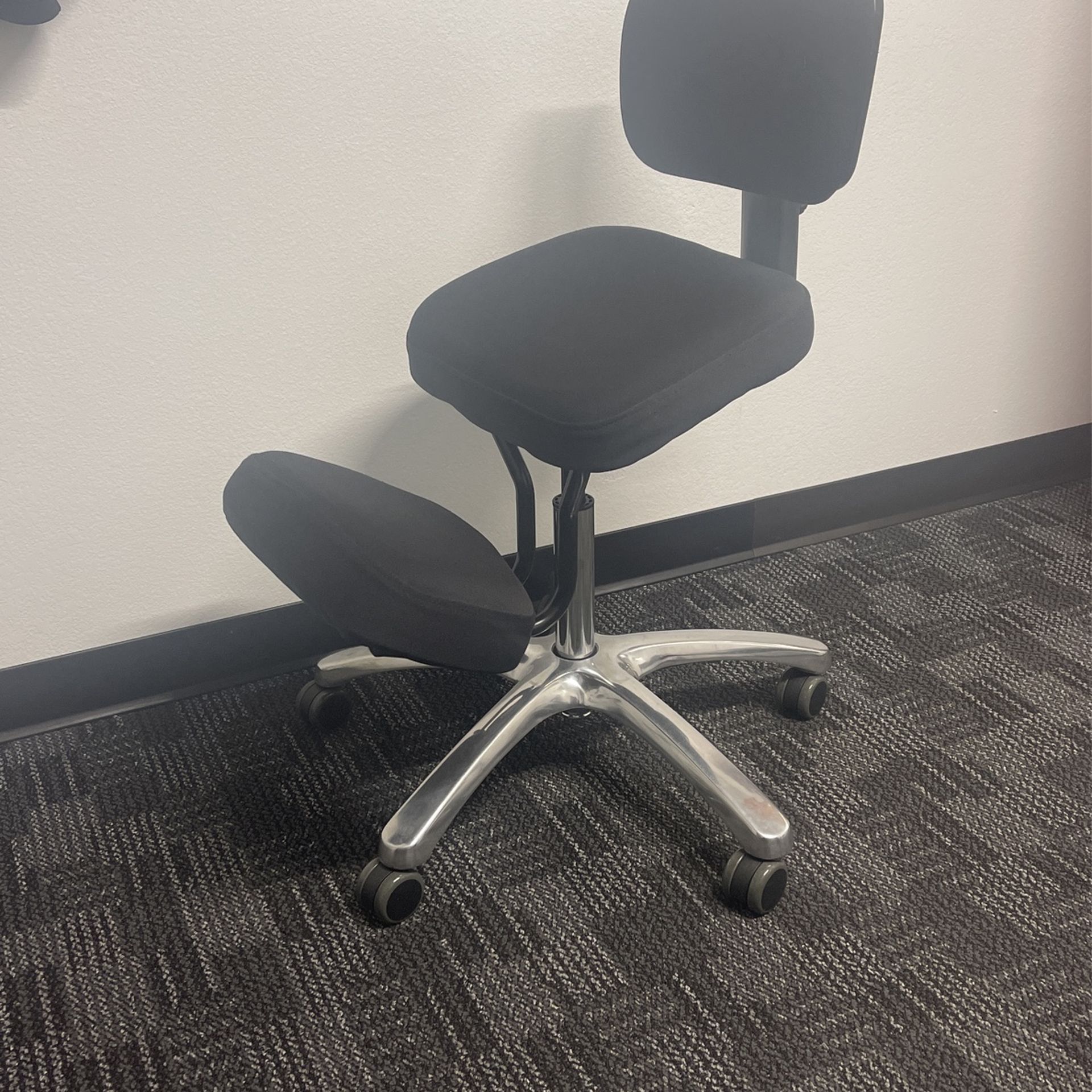 Jobri Kneeling Chair With Backrest
