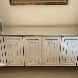 Large mirrored console