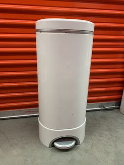 Munchkin diaper pail
