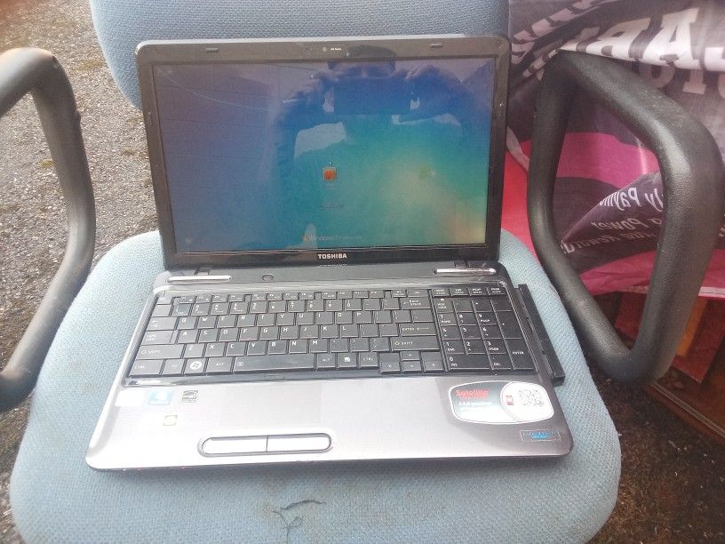 Like New Toshiba Satellite Laptop 