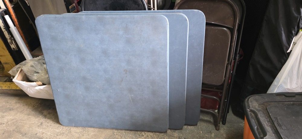 FOLDING CARD TABLES