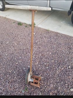 Ed is working condition great for yard art