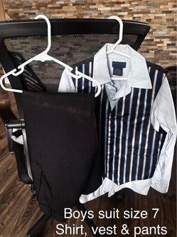 Boys suit size 7
