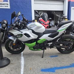 2024 Kawasaki Ninja 7 Hybrid abs