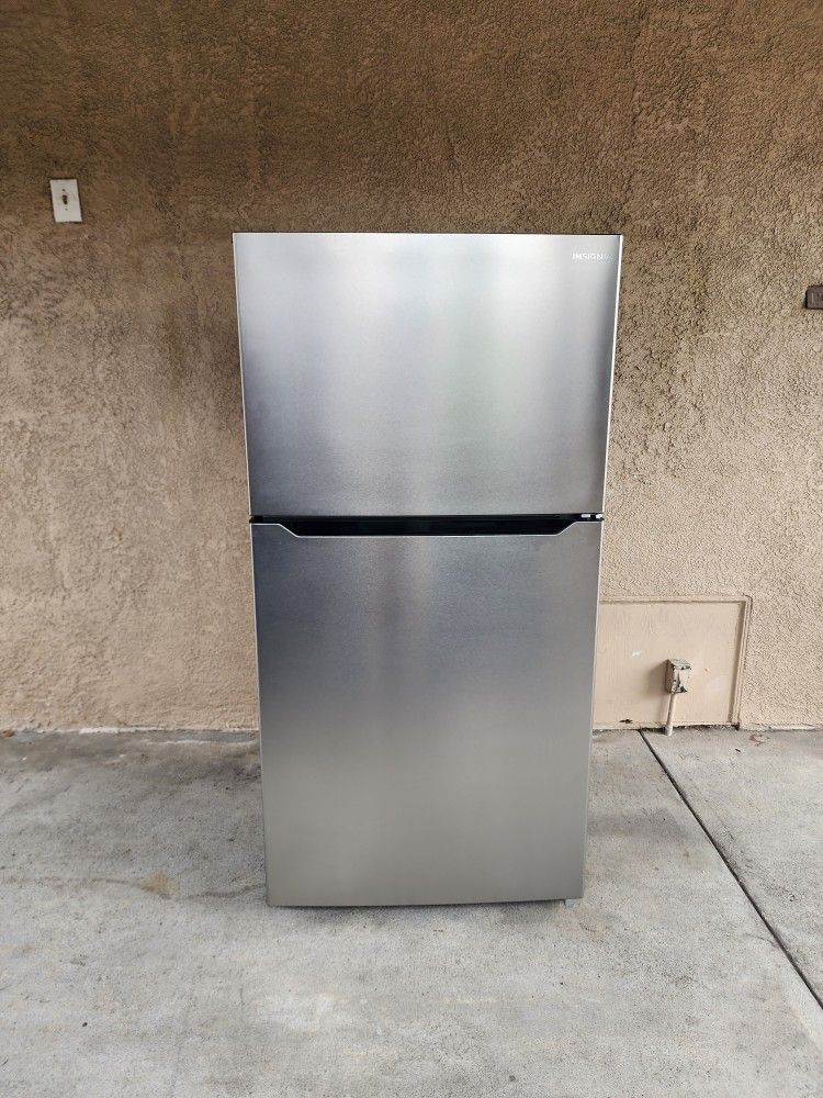 33x31x66 INSIGNIA FRIDGE 21CUFT SILVER 3MONTHS WARRANTY 