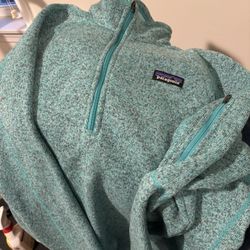 Woman’s PATAGONIA  Half Zip. Size large