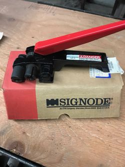 Strapping tools with clips and banding