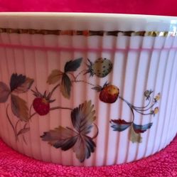 Royal Worcester Strawberry Fair Gold Trim 7 1/4” x 4” Oven To Table Casserole Soufflé 