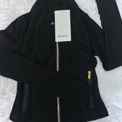Cropped Black and Gold Lululemon (Size 2)