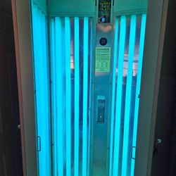 Peacock Upright Tanning Bed 