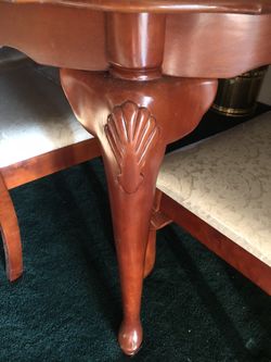 American Cherry Wood Classic Antique 66 X 44 Oval Leg Table