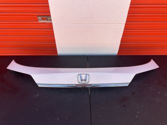 2019 - 2022  HONDA HRV HR-V REAR TAILGATE LID TRIM MOLDING FINISH PANEL OEM