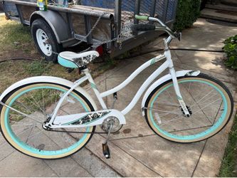 26’ Schwinn beach cruiser bike in great shape