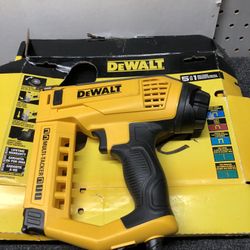DEWALT 5-in-1 Multi-Tacker and Brad Nailer