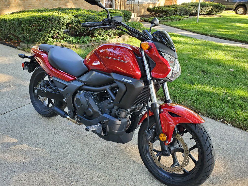 2014 Honda CTX700N Motorcycle and gear
