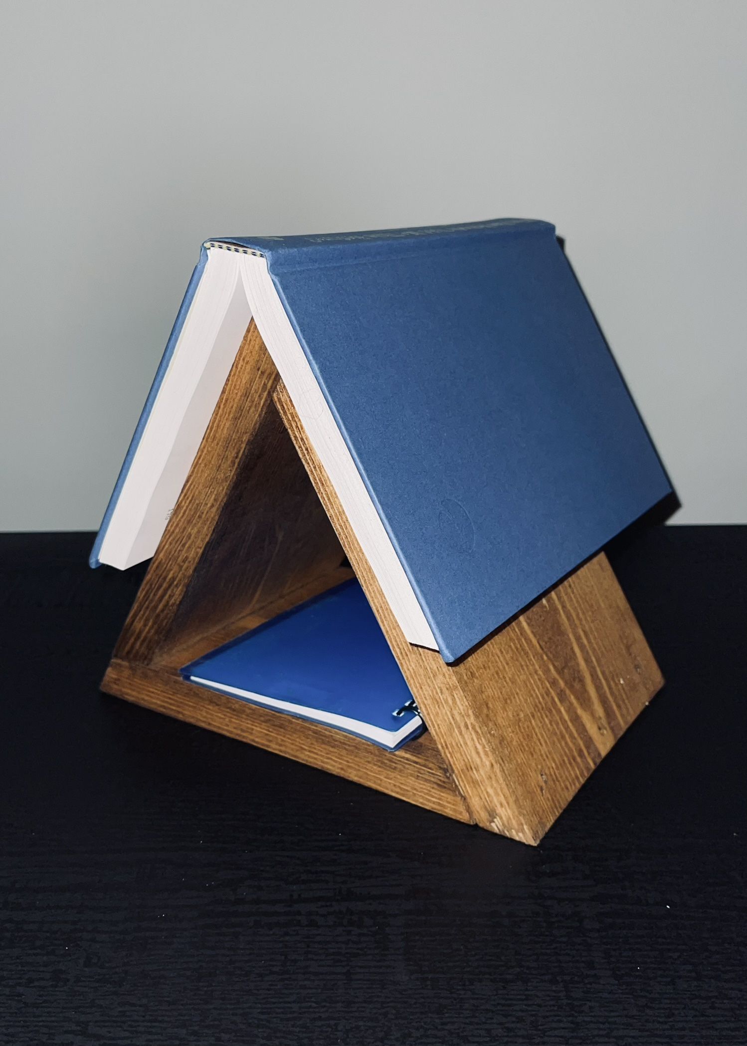 The Book Triangle | Book Holder