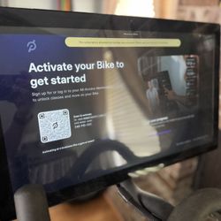 Peloton Bike 3rd Gen RB1VQ W/Shoes