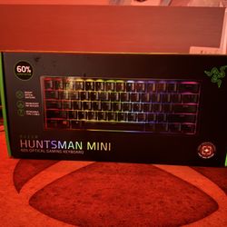 (NEW SEALED) Razer huntsman mini 60% with razer lineal optical switches