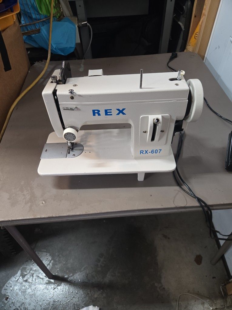 Rex RX-607 Upholstery/Sewing Machine