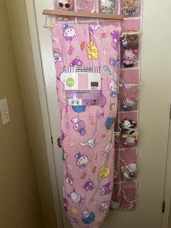 Hello Kitty & Friends Throw