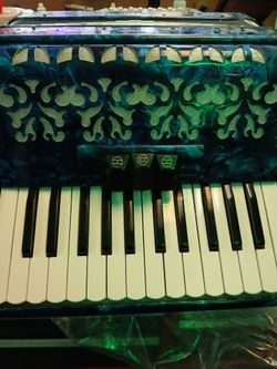 Rosetti 26 Piano Key Accordion New