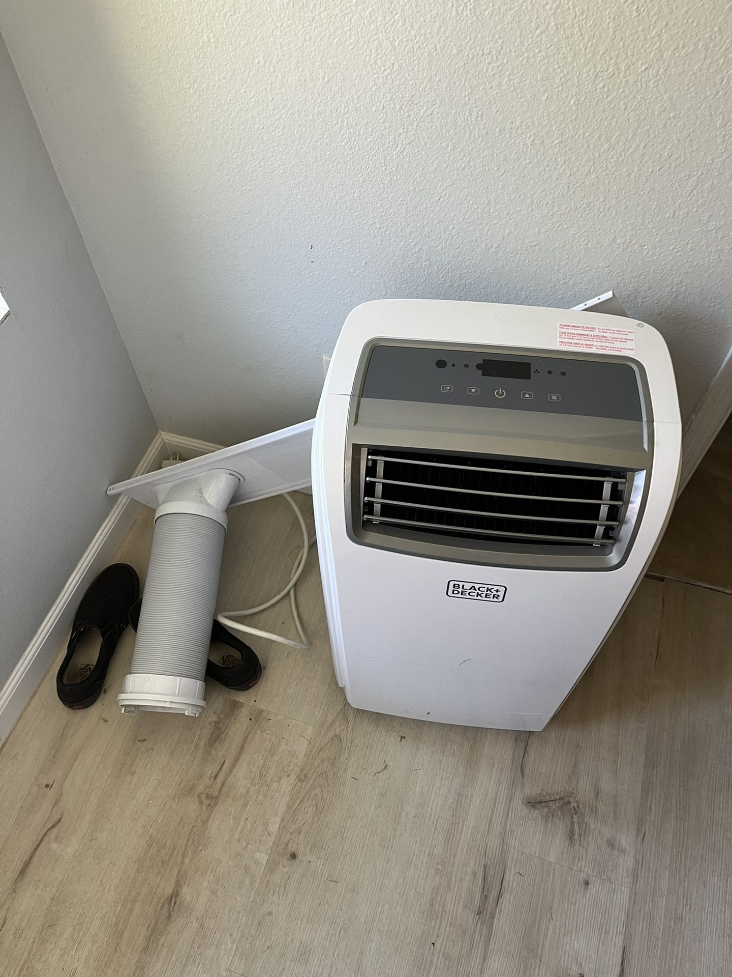 14,000 BTU AC Unit w/heating