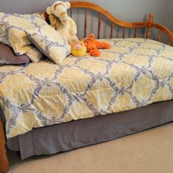 Day Bed With Trundle (and Mattresses)
