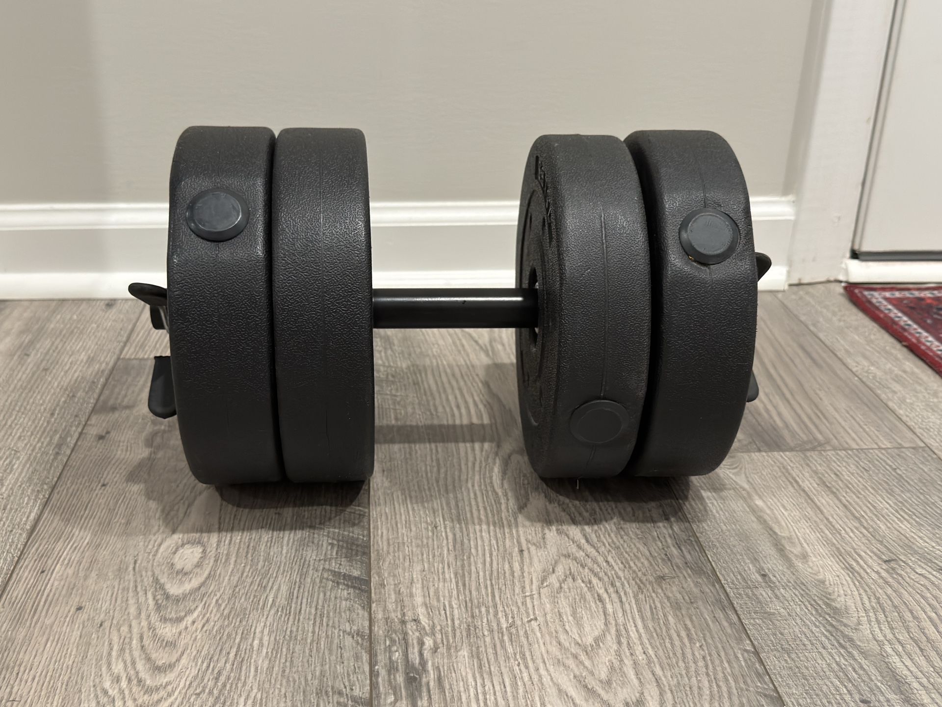 1 Barbell With 4 7.5lb Dumbbells & 2 Spring Clip Collars 