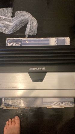 Alpine v12 5 channel amplifier