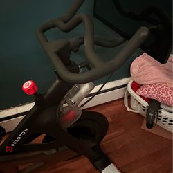 Peloton exercise bike newest!!