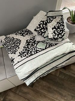 7 Piece Queen Comforter Set