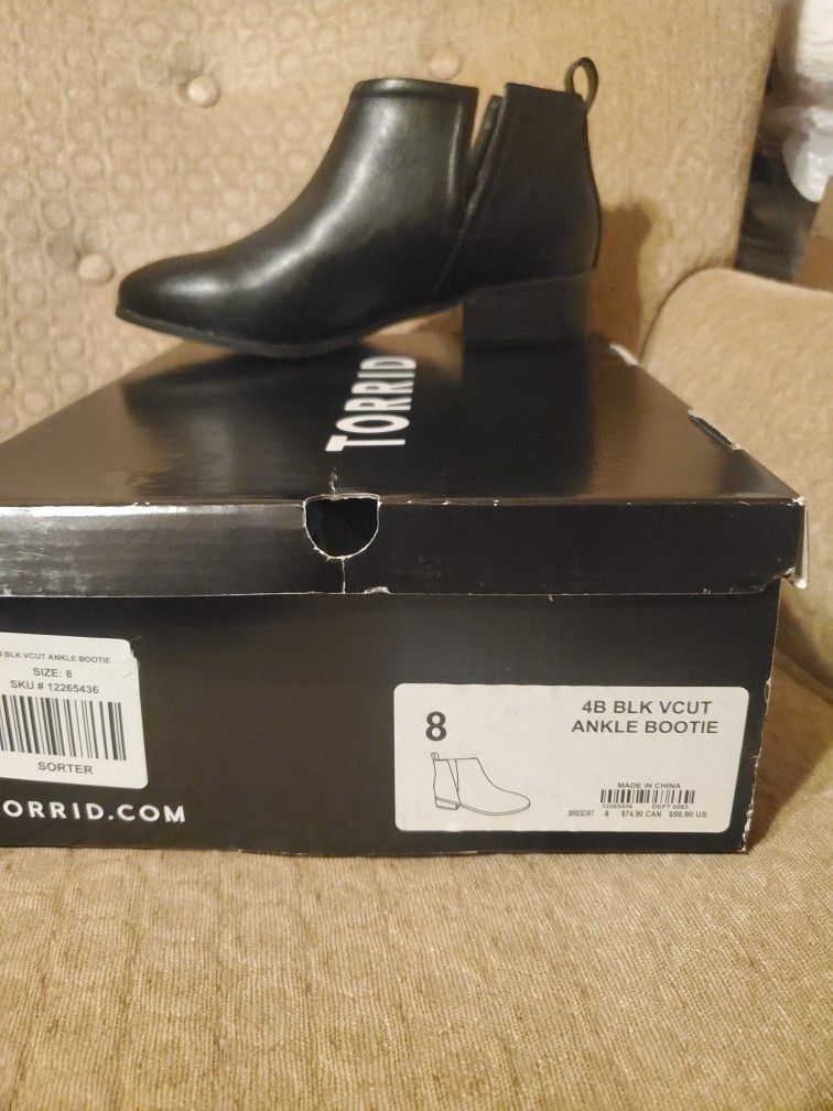 Torrid BLACK V-CUT ANKLE BOOTIE