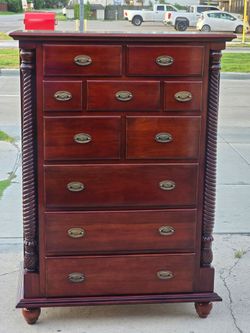 DRESSER