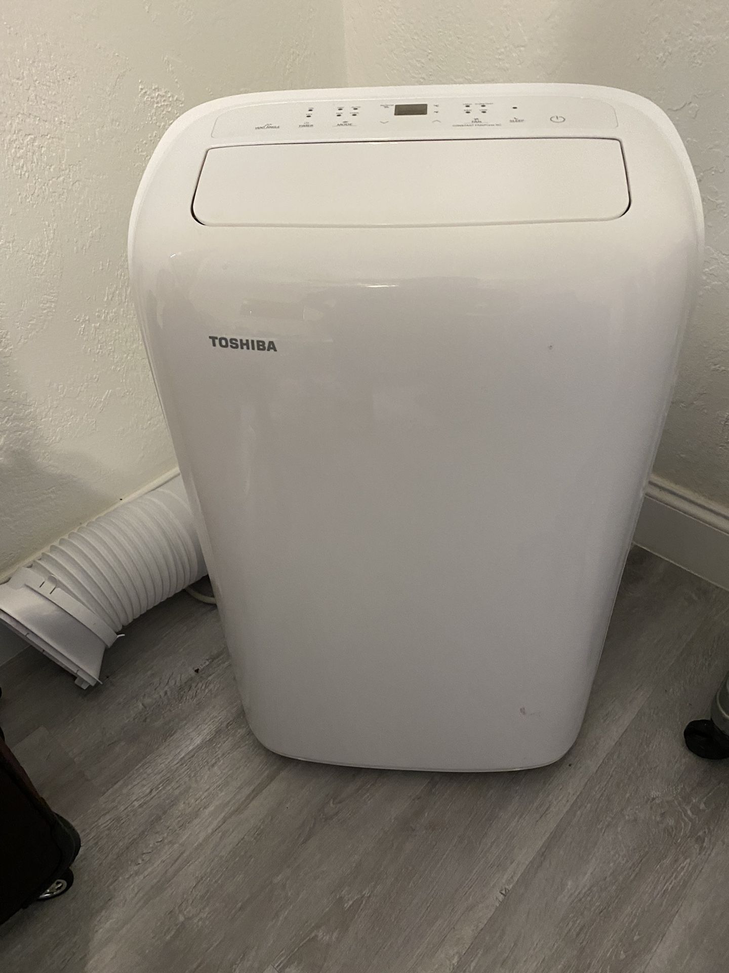 Toshiba Portable Air Conditioner 8,000 BTU’s