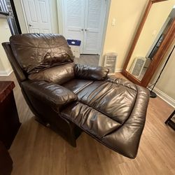 Recliner. Details in Description