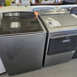 Like New Condition Whirlpool Washer And Dryer Set 
