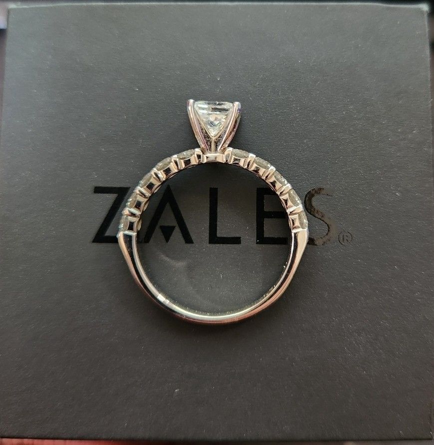 Engagement Ring And Wedding Band Set