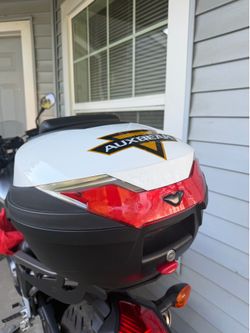 Motorcycle top box