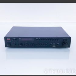 ADCOM GTP-500 II dispone de un amplificador 