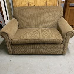 Couch w/ Pull Out Bed 