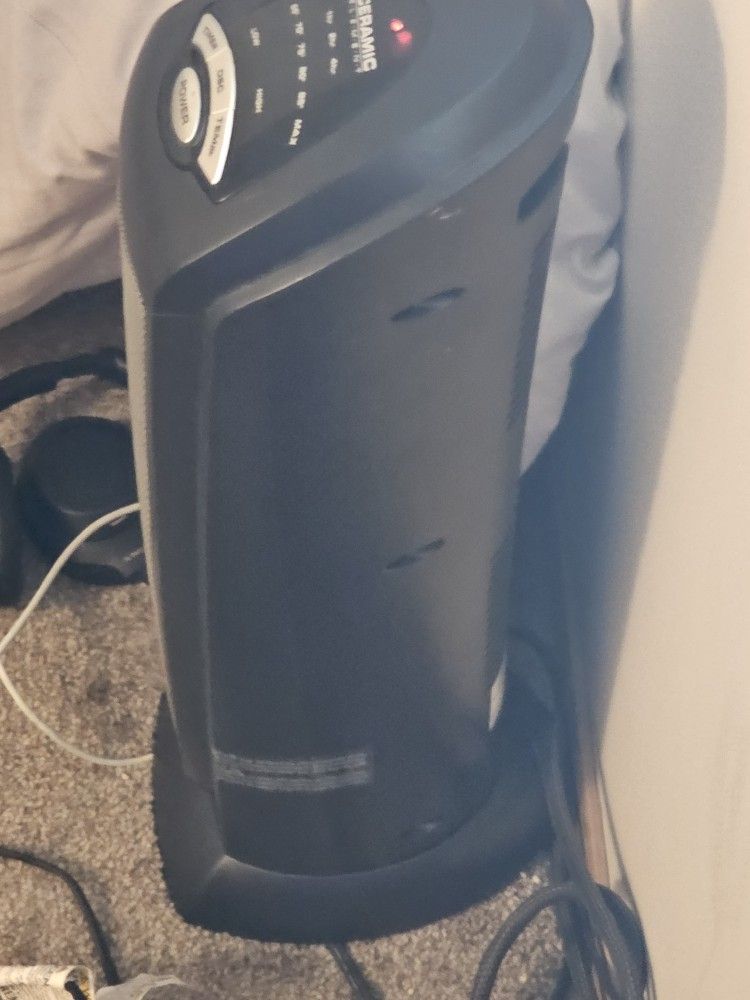 Lasko Ceramic Element Oscillating Space Heater 