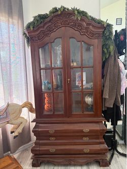 Hutch cabinet