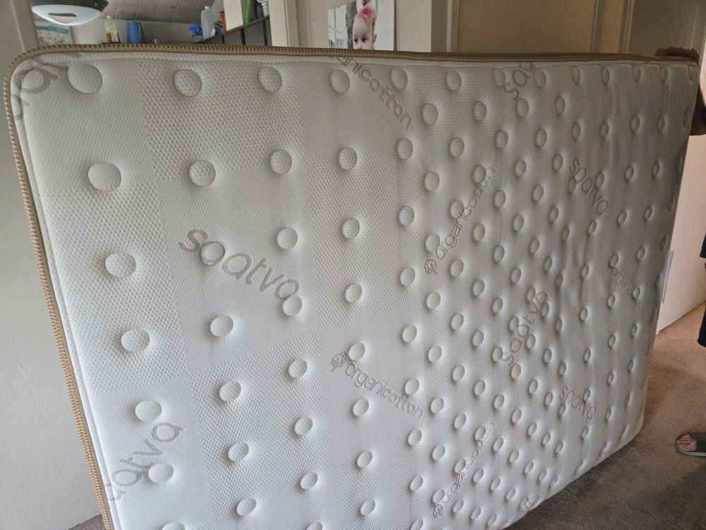 SAATVA CLASSIC QUEEN BED MATTRESS WITH BASE