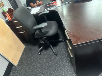 Office desk. MUST GO!