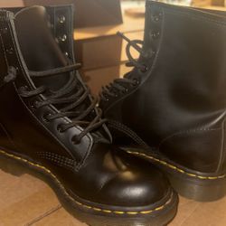 Size W8 Black Doc Martins 