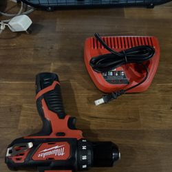 Milwaukee m12 drill Brand new full set