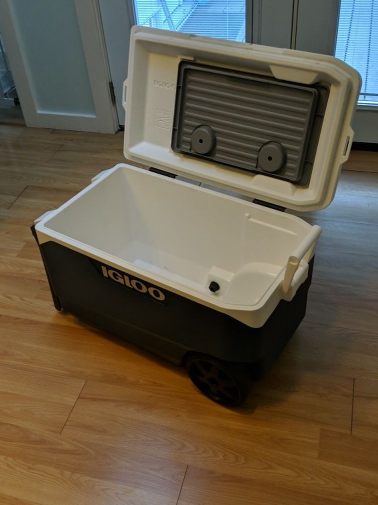 Igloo Cooler - 90 Quarts - Like New