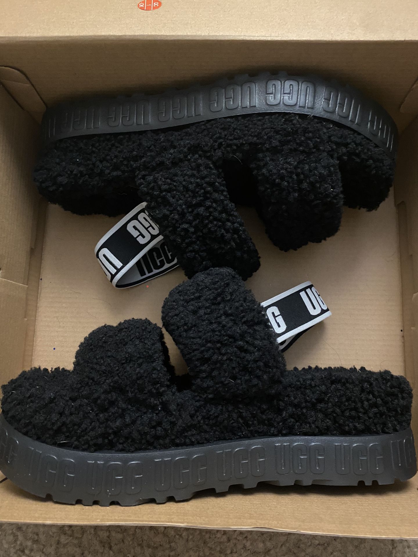BRAND NEW Ugg Fluffita Shoes - Blk