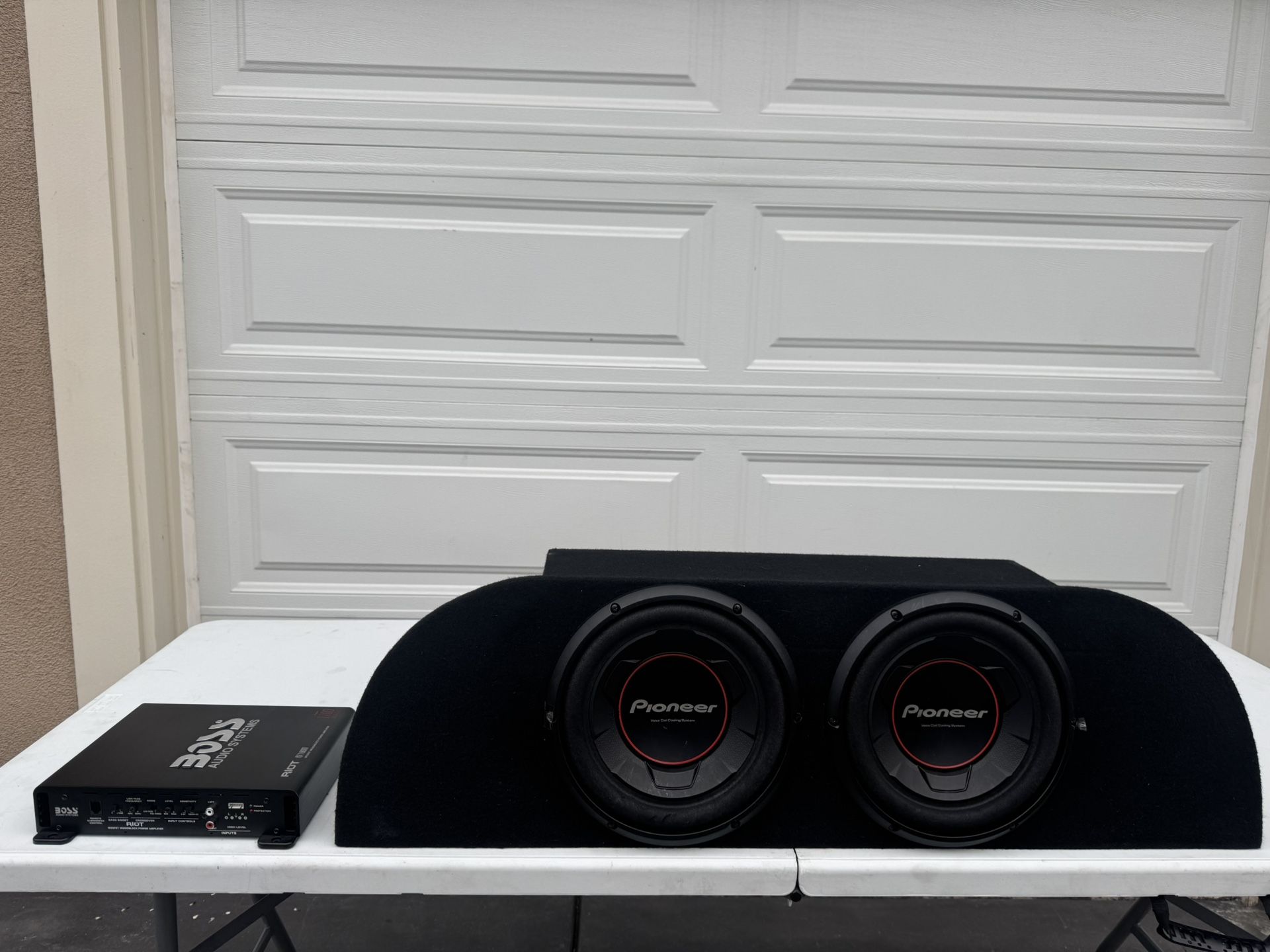10” Pioneer Subwoofers & Boss Audio Amplifier