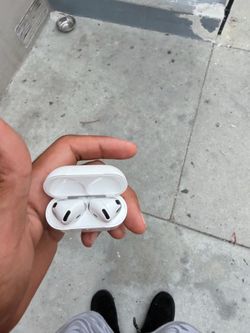 AirPods 4